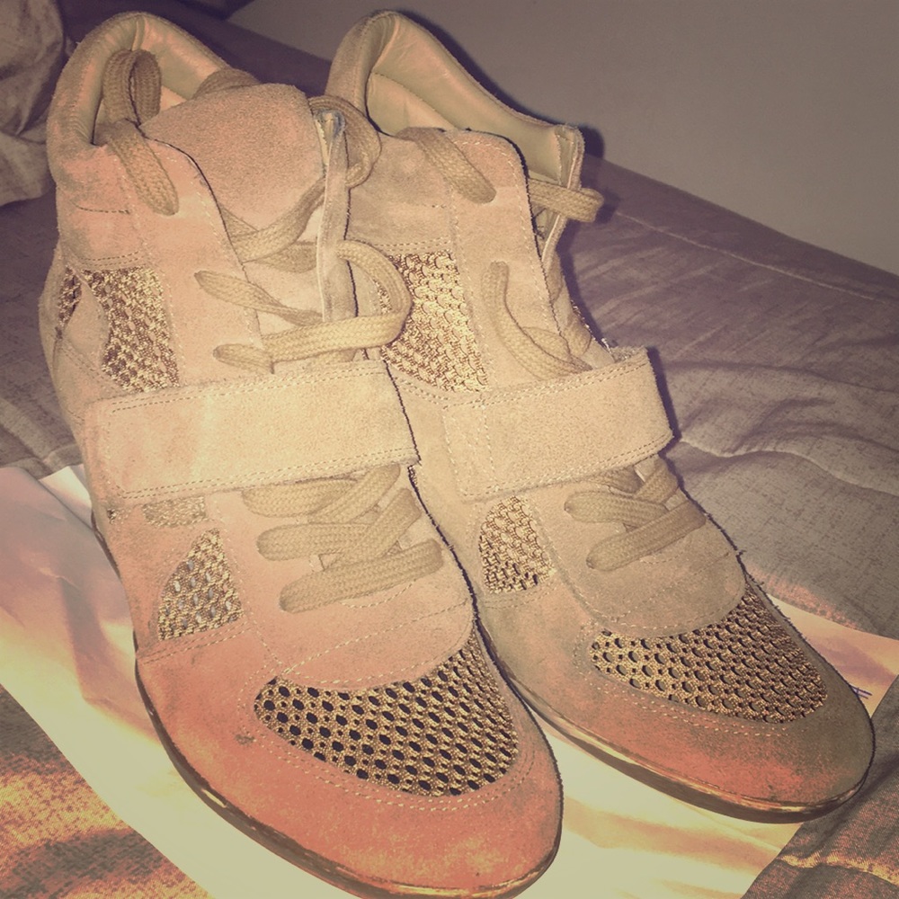 Nude wedge sneakers
